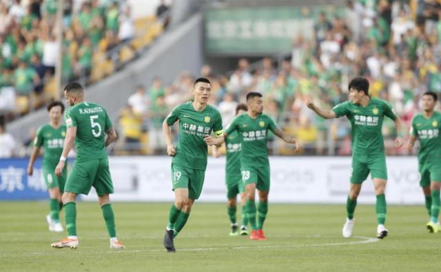 法甲，里尔补时争议绝杀尼斯，终结对手九连胜登顶积分榜引热议
