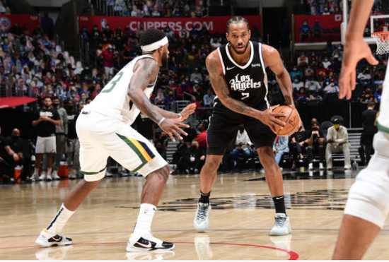 NBA独行侠加时争议绝杀太阳终结对手八连胜登顶联盟引热议
